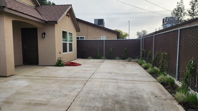 1659 Bullard Ave. in Clovis, CA - Building Photo - Building Photo