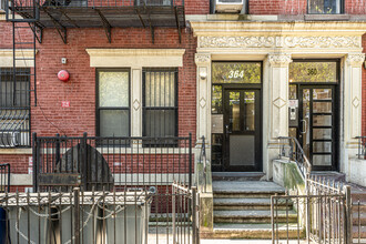 364 Montgomery Street in Brooklyn, NY - Foto de edificio - Building Photo