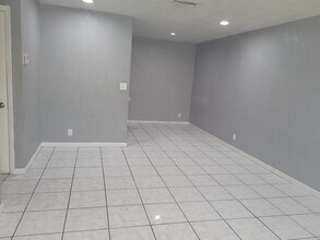 5321 NW 21st Ct in Lauderhill, FL - Foto de edificio - Building Photo