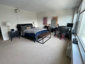 3600 N Lake Shore Dr, Unit 2725 in Chicago, IL - Building Photo - Building Photo