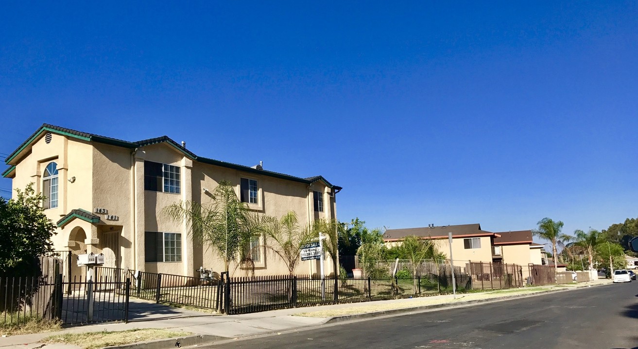 141 E 116th Pl in Los Angeles, CA - Building Photo