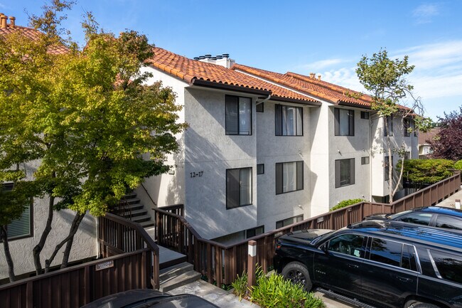 22081 Valencia Pl in Hayward, CA - Foto de edificio - Building Photo