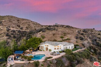 33310 Hassted Dr in Malibu, CA - Building Photo - Building Photo