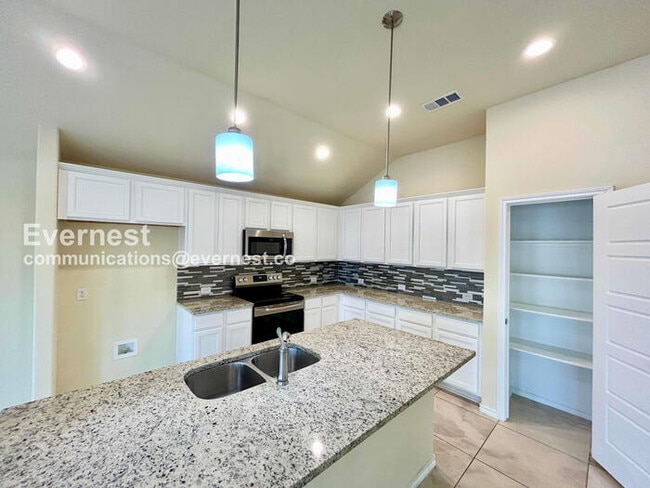 1413 Avenue A in Grand Prairie, TX - Building Photo - Building Photo