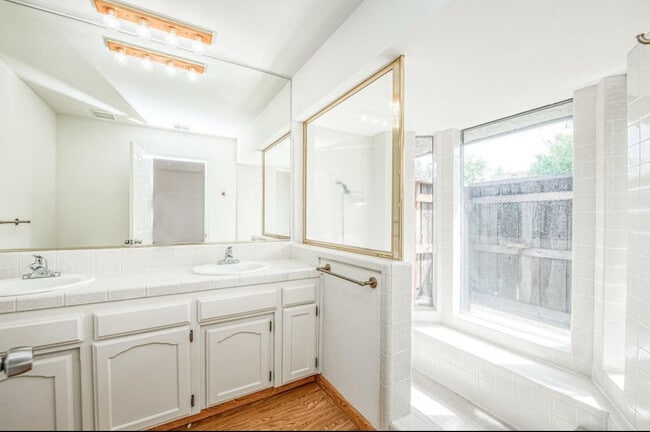 6376 N Forestiere Ave in Fresno, CA - Building Photo - Building Photo