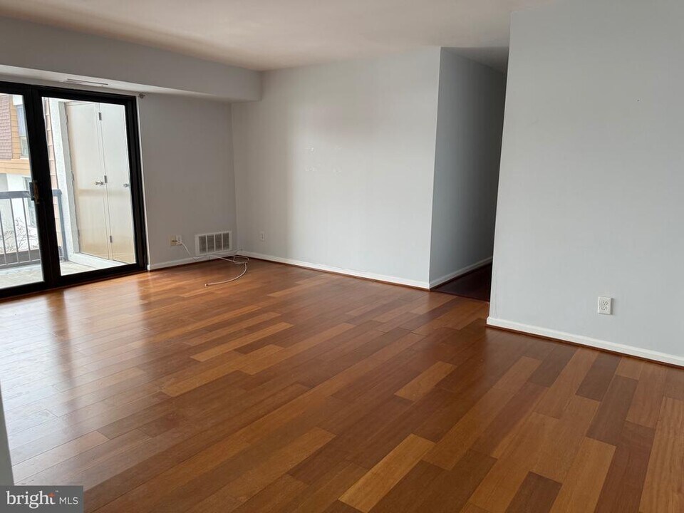 12702 Veirs Mill Rd in Rockville, MD - Building Photo