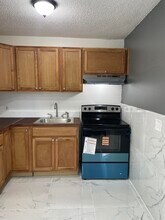 8131 SW 6th St in North Lauderdale, FL - Building Photo - Building Photo