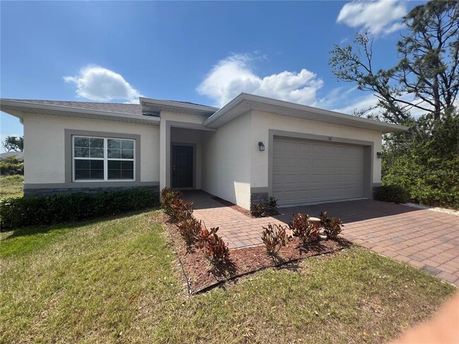 161 Antis Dr in Rotonda West, FL - Foto de edificio - Building Photo