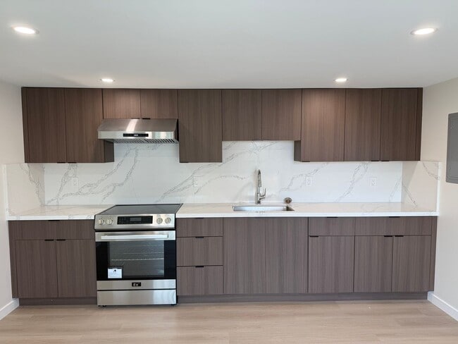 property at 1063 Gilman Dr