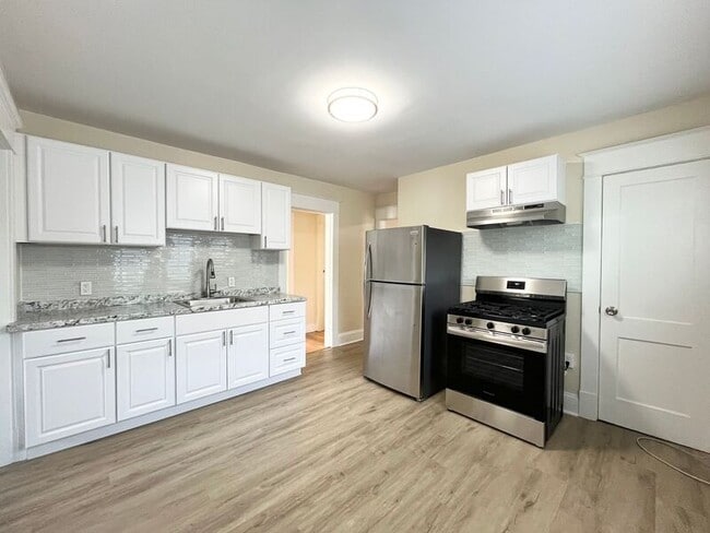 216 Oak Grove Ave in Springfield, MA - Building Photo - Building Photo