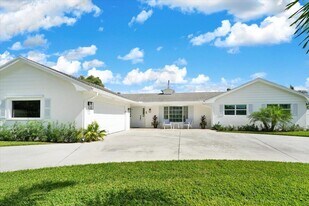 76 Fairview E in Tequesta, FL - Building Photo