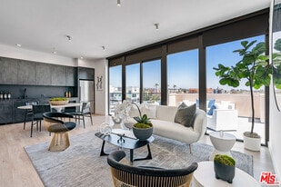 10700 Tabor St in Los Angeles, CA - Building Photo