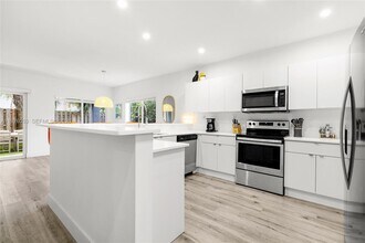 1123 NE 23rd Terrace in Pompano Beach, FL - Foto de edificio - Building Photo