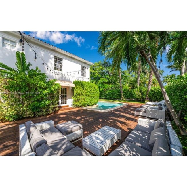 140 N Hibiscus Dr in Miami Beach, FL - Foto de edificio - Building Photo