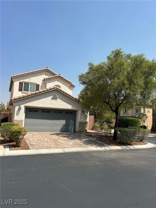 7318 Brisbane Hills St in Las Vegas, NV - Foto de edificio