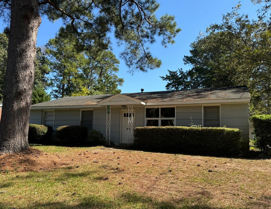 1143 Lakewood Dr in Montgomery, AL - Building Photo