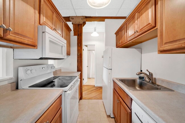 222 Williams St E, Unit 104 in Glastonbury, CT - Building Photo - Building Photo