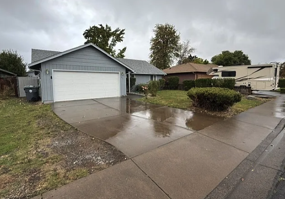 971 Peachwood Ct in Medford, OR - Building Photo - Building Photo