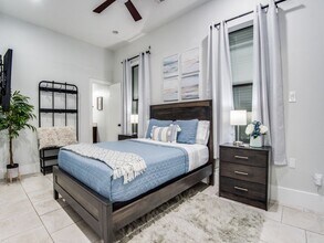 1509 Holly St in Houston, TX - Foto de edificio - Building Photo