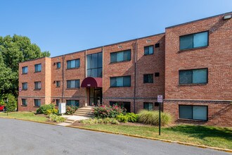 Overlook Apartments in Hyattsville, MD - Foto de edificio - Building Photo