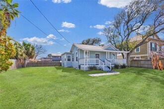 5801 Avenue S 1/2 in Galveston, TX - Building Photo - Building Photo