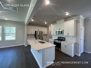 1090 River Glade Ct in Graham, NC - Foto de edificio - Building Photo
