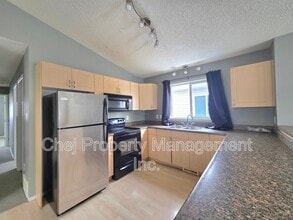 148 Brintnell Blvd NW in Edmonton, AB - Building Photo - Building Photo