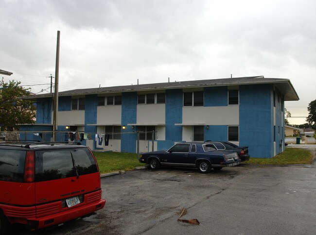 5940 NW 18th Ave in Miami, FL - Building Photo - Building Photo