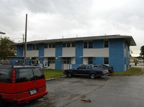 Annie Coleman 16 in Miami, FL - Building Photo - Building Photo