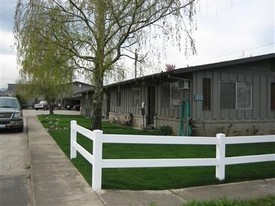 632 Berrydale in Medford, OR - Building Photo