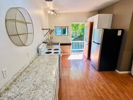 1620 Kaupakalua Rd in Haiku, HI - Building Photo