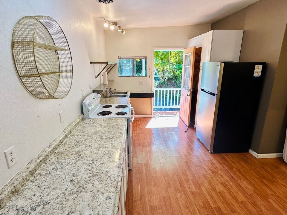 1620 Kaupakalua Rd in Haiku, HI - Building Photo