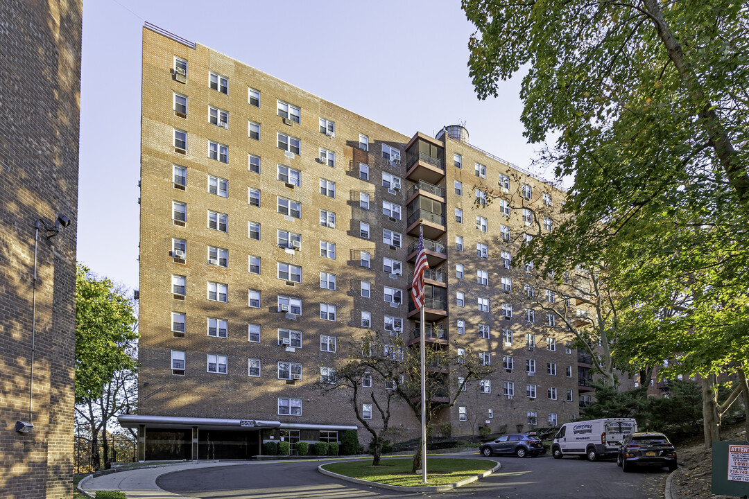 5500 Fieldston Rd in Bronx, NY - Building Photo