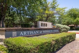 Artisan At Mission Creek Apartments in San Antonio, TX - Foto de edificio - Building Photo