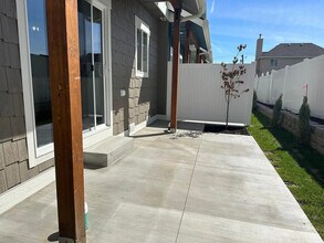 910 Poplar Ave in Wenatchee, WA - Foto de edificio - Building Photo