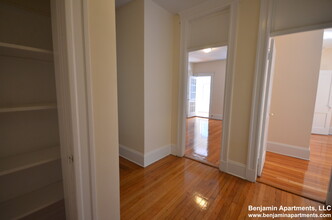 265 Saint Paul St, Unit 1 in Brookline, MA - Building Photo - Building Photo