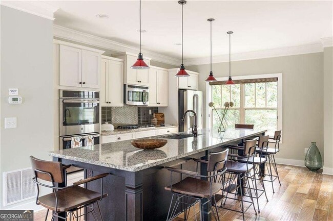 property at 1333 Oakview Rd