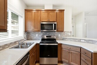 7317 Kelvin Ave in Los Angeles, CA - Foto de edificio - Building Photo