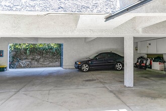 1148 San Rafael Ave, Unit 7 in Glendale, CA - Building Photo - Building Photo