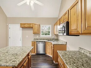 6600 Queens Falls Ct in Louisville, KY - Building Photo - Building Photo