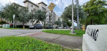 1650 Galiano St-Unit -310 in Coral Gables, FL - Foto de edificio - Building Photo
