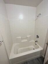 438 Willow Dr in Bakersfield, CA - Building Photo - Building Photo