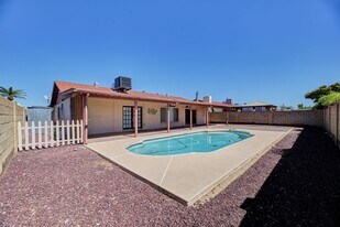 5215 W Garden Dr in Glendale, AZ - Building Photo