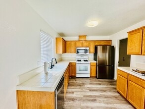 2101 Coughlin Ct in Dos Palos, CA - Building Photo - Building Photo