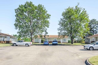 Jonesboro Ridge Apartments in Sanford, NC - Building Photo - Building Photo