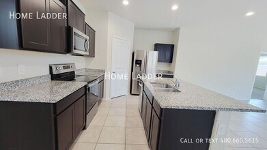 5269 Gummite Dr in San Tan Valley, AZ - Foto de edificio - Building Photo