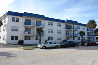 Ocean View Apartments in Daytona Beach, FL - Building Photo - Building Photo