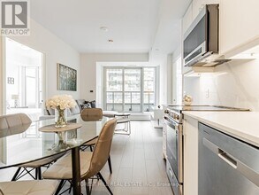 700 Sheppard Ave W in Toronto, ON - Building Photo - Building Photo