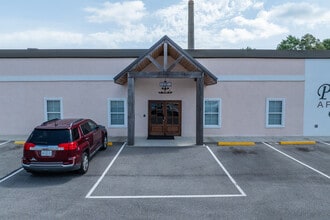 Pine Burr Apartments in Laurel, MS - Foto de edificio - Building Photo