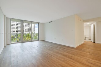 1500 Bay Rd, Unit N-0723 in Miami Beach, FL - Building Photo - Building Photo